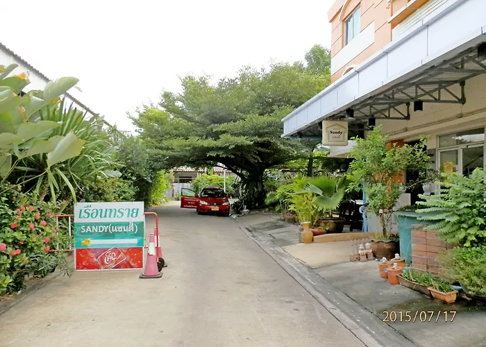 Sandy Serviced Aparthotel 2*
