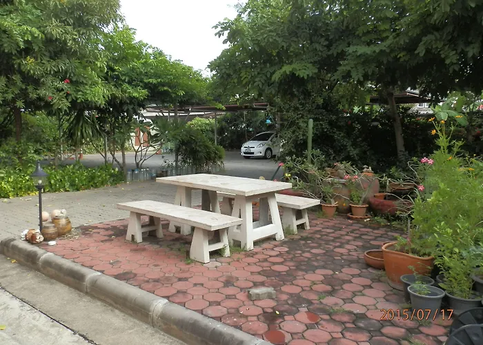 Sandy Serviced Aparthotel 2*